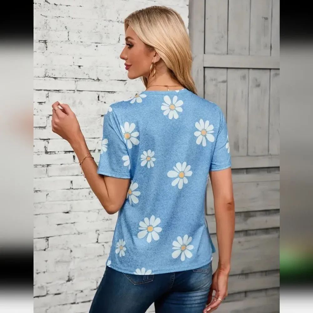 Pretty Blue Daisy Print Crew Neck T-Shirt Sz 4 - Picture 5 of 6